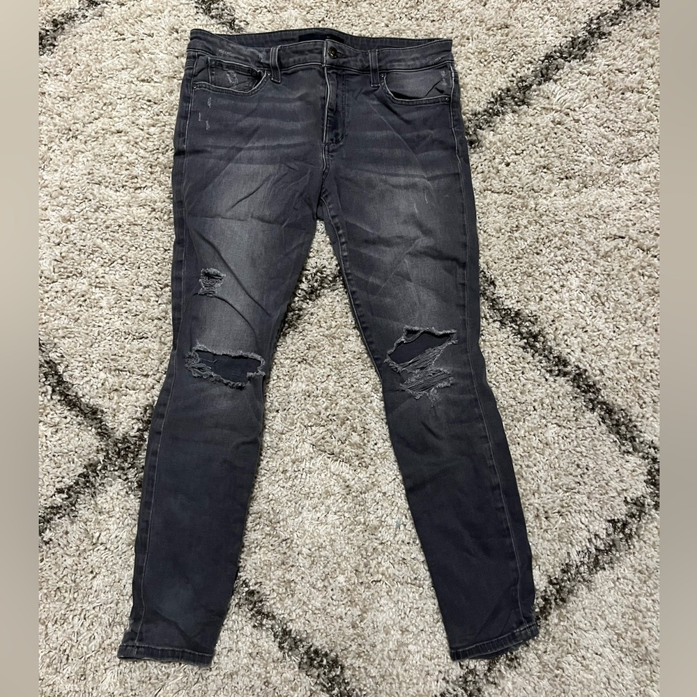 JOE’S JEANS GREY SIZE 30 WITH STYLISH RIPS —SUPER CUTE